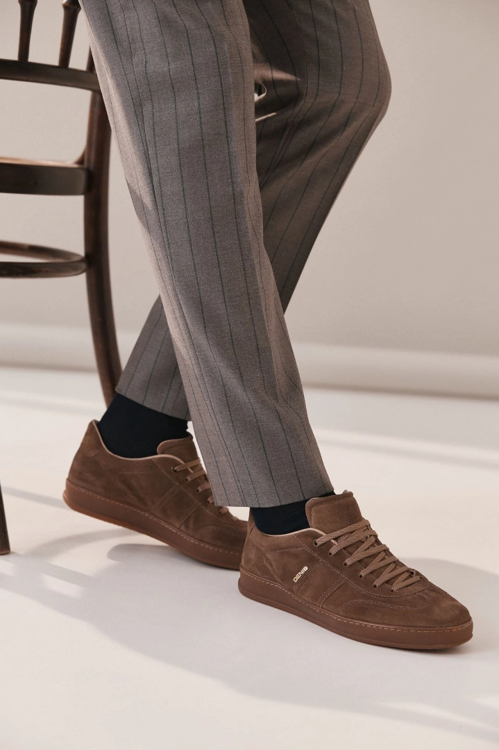 Sneakers & stil masculin: cum să creezi ținute relaxate, dar sofisticate